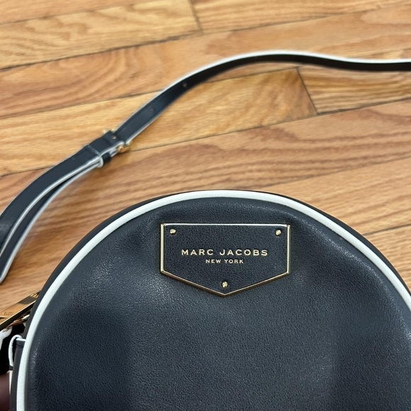 Marc Jacobs Round Crossbody Bag - Picture 6 of 7